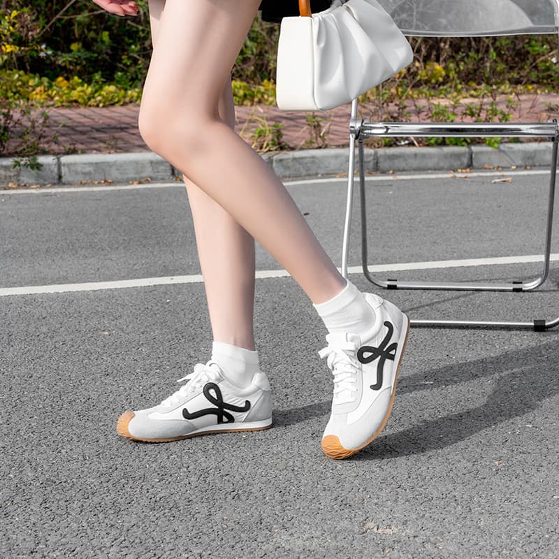蝶結びリボンスーツスニーカー